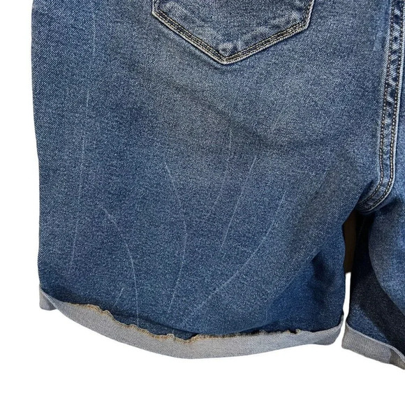 Old Navy Distressed Shorts Plus Size 22 Medium Wash Frayed Holes Cuffed Hem Blue - Picture 7 of 10